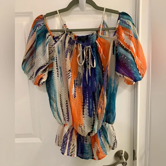 GUESS • Los Angeles Hot Babe Off-Shoulder Blouse - Picture 2 of 7